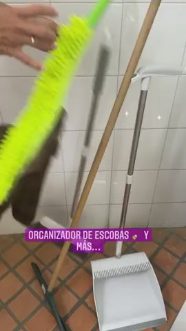 ORGANIZADOR DE ESCOBAS CON GANCHOS ASEO